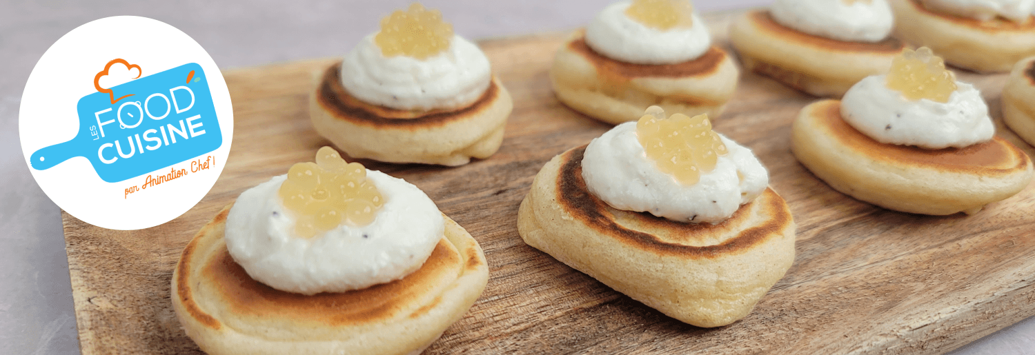 Mini blinis au chèvre frais et perles de miel